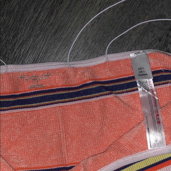 Tank top with lines - Picture 3 of 3